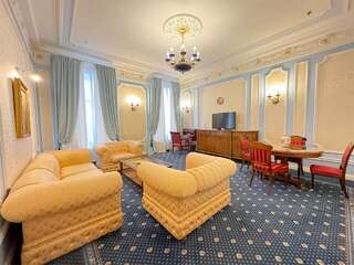 Гостиница Талион Империал Санкт-Петербург Люкс "Дворянский" с видом на Строгановский дворец и реку Мойку-7