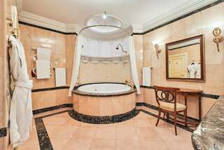 Гостиница Талион Империал Санкт-Петербург Семейный Премиум Люкс  - 2 просторные спальни с общим холлом и видом на реку Мойку!-12