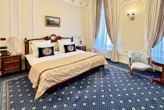 Гостиница Талион Империал Санкт-Петербург Люкс "Дворянский" с видом на Строгановский дворец и реку Мойку-1