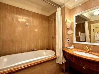 Гостиница Талион Империал Санкт-Петербург Улучшенный номер без вида (внутренний двор или мансарда)-12