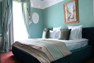 Гостиница Талион Империал Санкт-Петербург Люкс "Сорренто. Горький" с видом на реку Мойку и купол Казанского собора-3