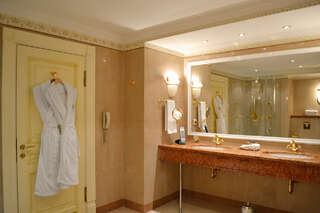 Гостиница Талион Империал Санкт-Петербург Люкс "Николай Гумилёв" с мансардными окнами-7