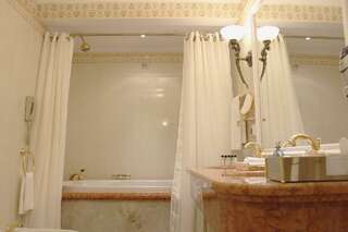 Гостиница Талион Империал Санкт-Петербург Классический номер без вида (внутренний двор)-5