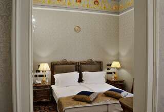 Гостиница Талион Империал Санкт-Петербург Классический номер без вида (внутренний двор)-12